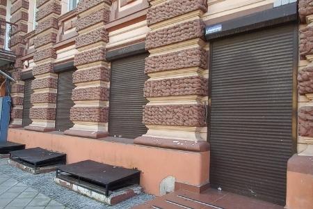 Защитные роллеты с повышенной взломоустойчивостью в коричневом цвете 1700х1400 мм - фото - продукция компании ВСВ-Групп